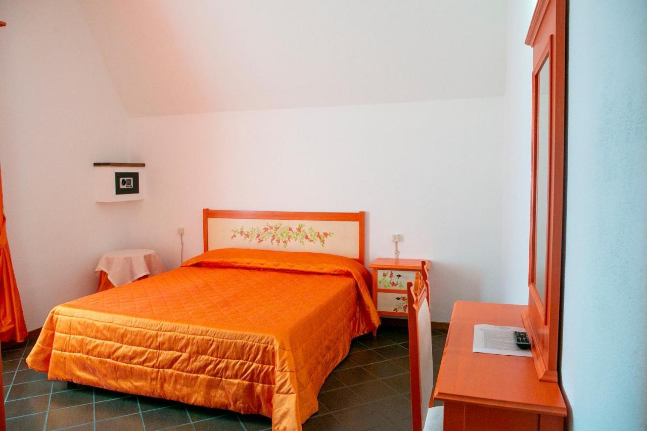 La Villetta Food & Drink Rooms For Rent - No Reception - Л'Аквіла Екстер'єр фото