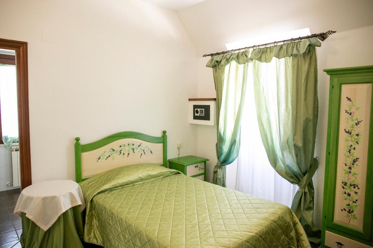 La Villetta Food & Drink Rooms For Rent - No Reception - Л'Аквіла Екстер'єр фото